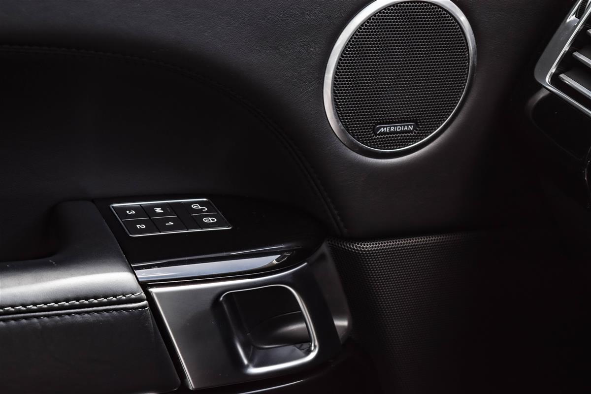 2017 Land Rover Range thumbnail