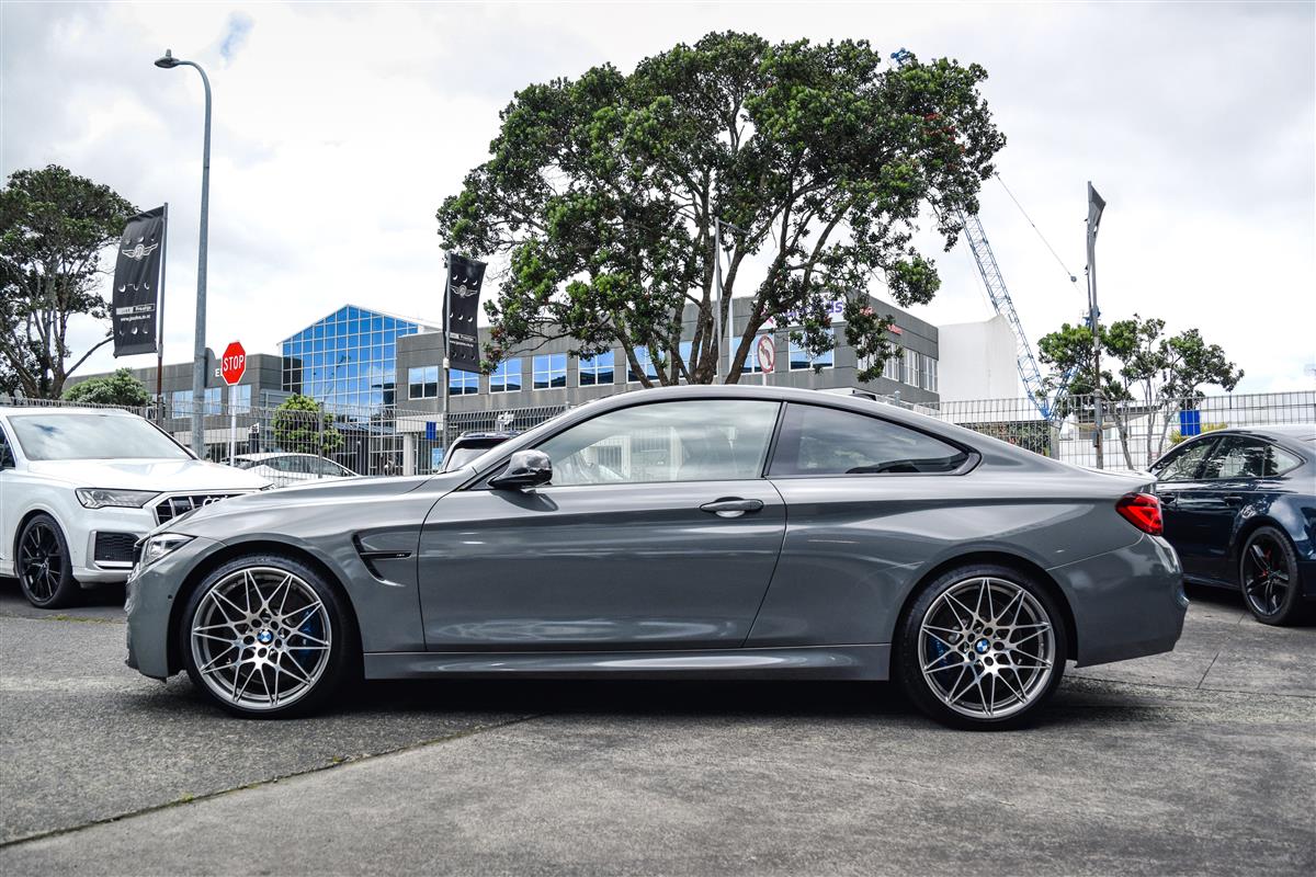 2020 BMW M4 thumbnail