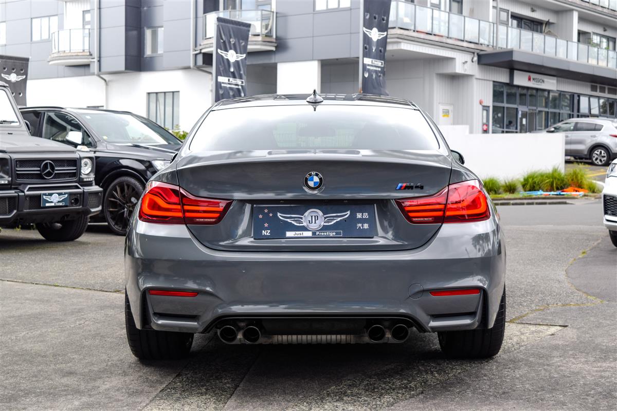 2020 BMW M4 thumbnail