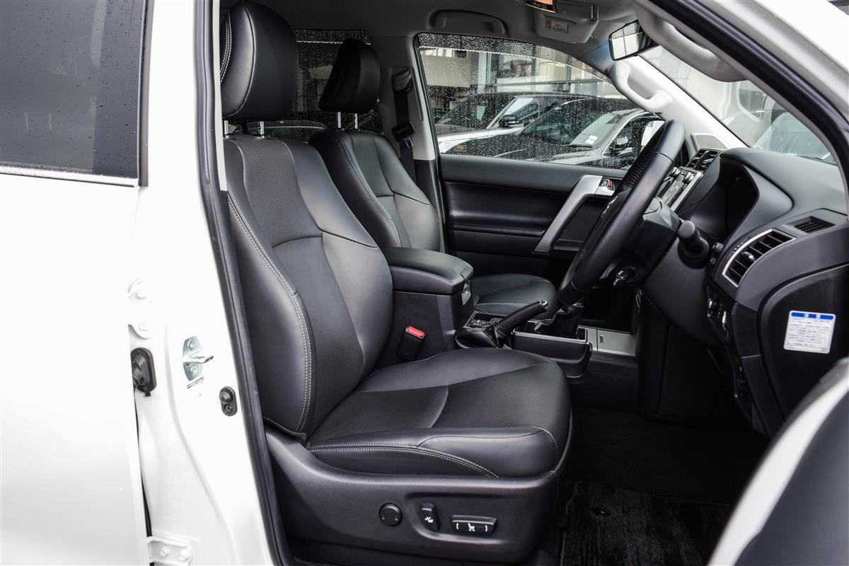 2020 Toyota Land thumbnail