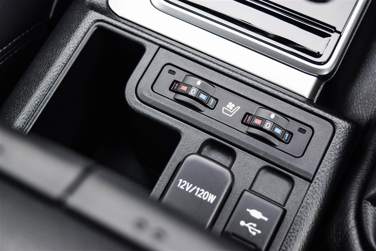 2020 Toyota Land thumbnail