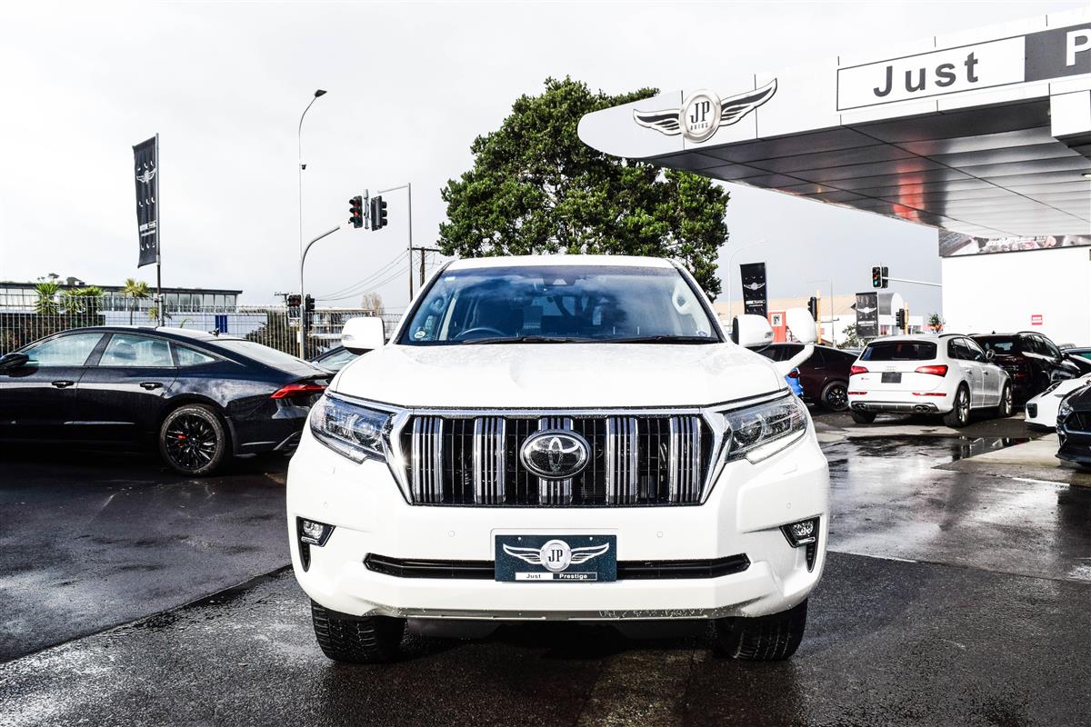 2020 Toyota Land thumbnail