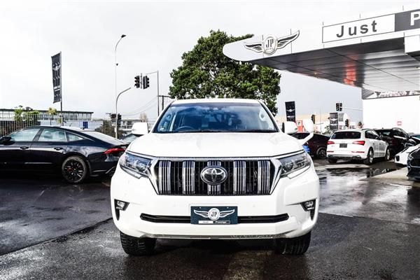 2020 Toyota Land thumbnail