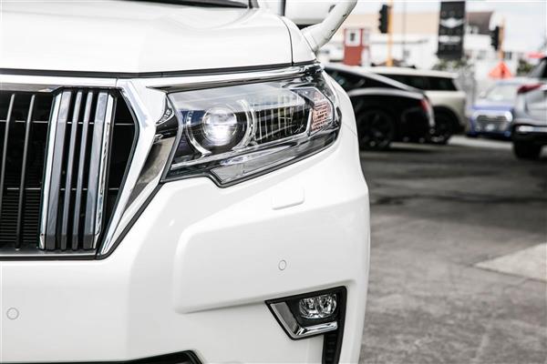 2020 Toyota Land thumbnail