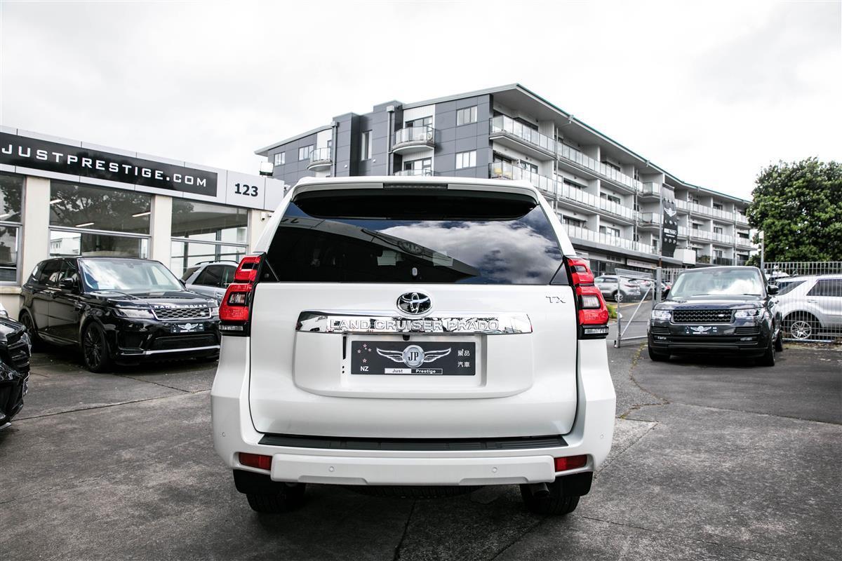 2020 Toyota Land thumbnail