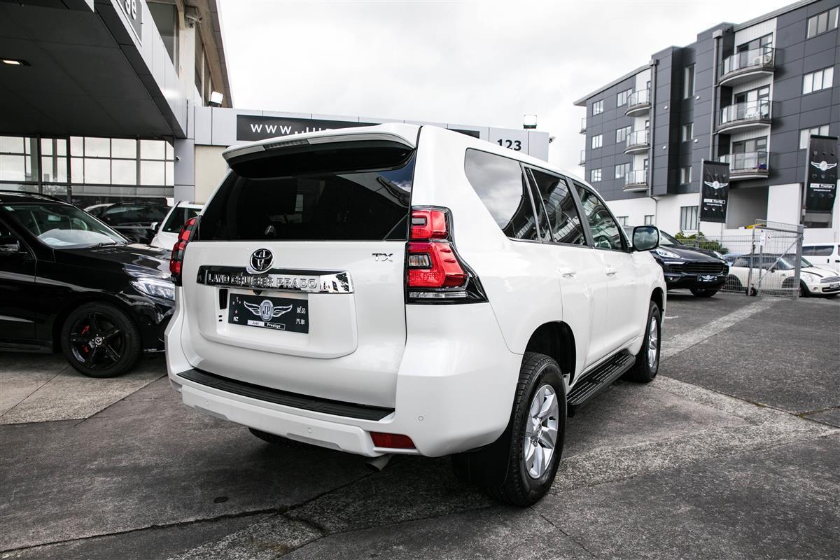2020 Toyota Land thumbnail