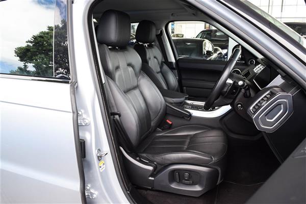 2017 Land Rover Range thumbnail