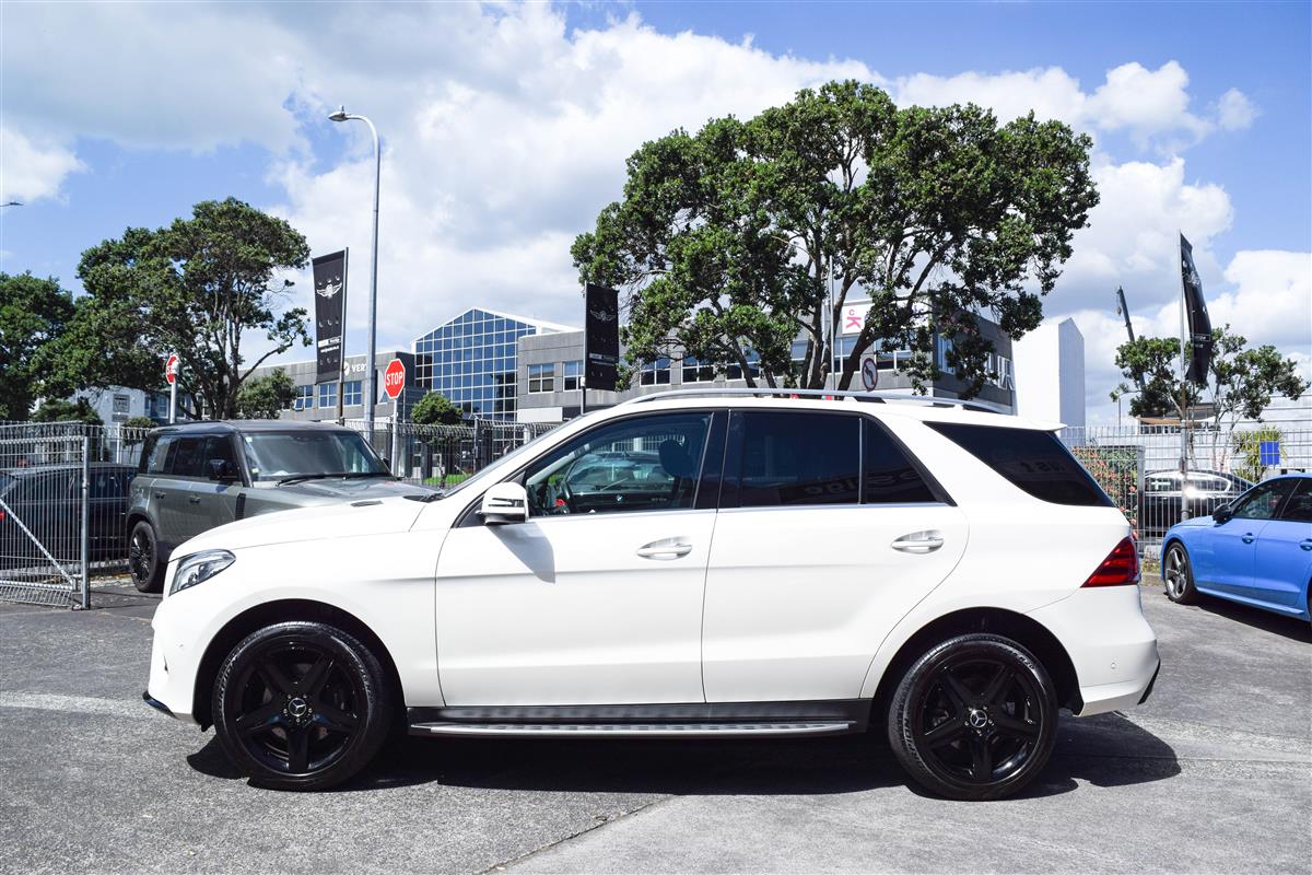 2017 Mercedes-Benz GLE thumbnail