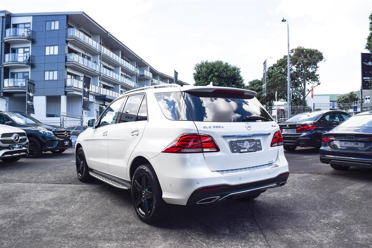 2017 Mercedes-Benz GLE thumbnail