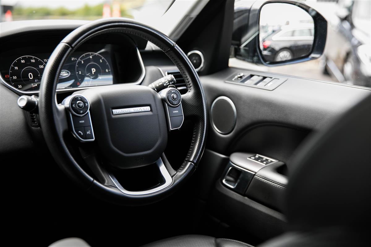 2017 Land Rover Range thumbnail