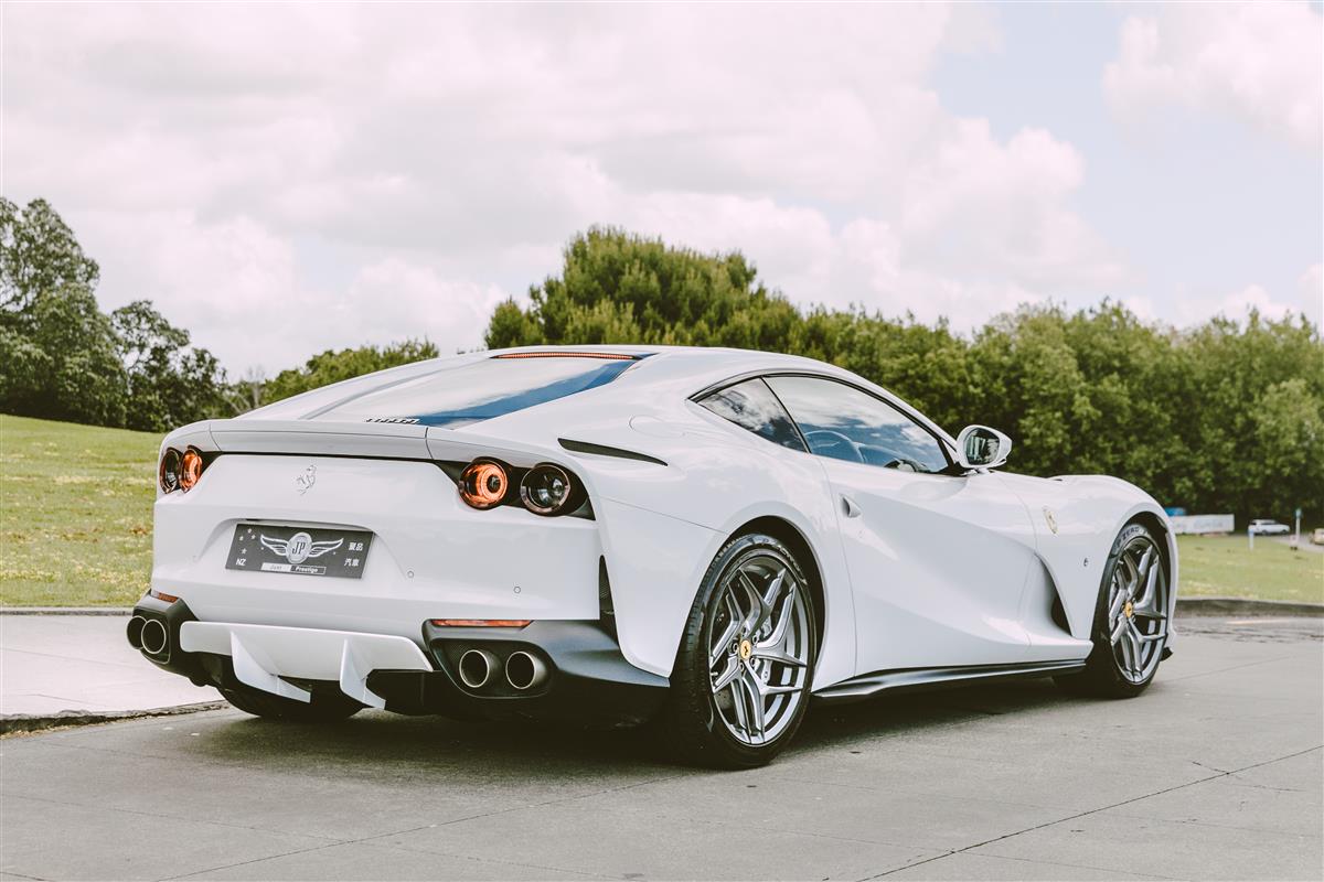 2020 Ferrari 812 thumbnail