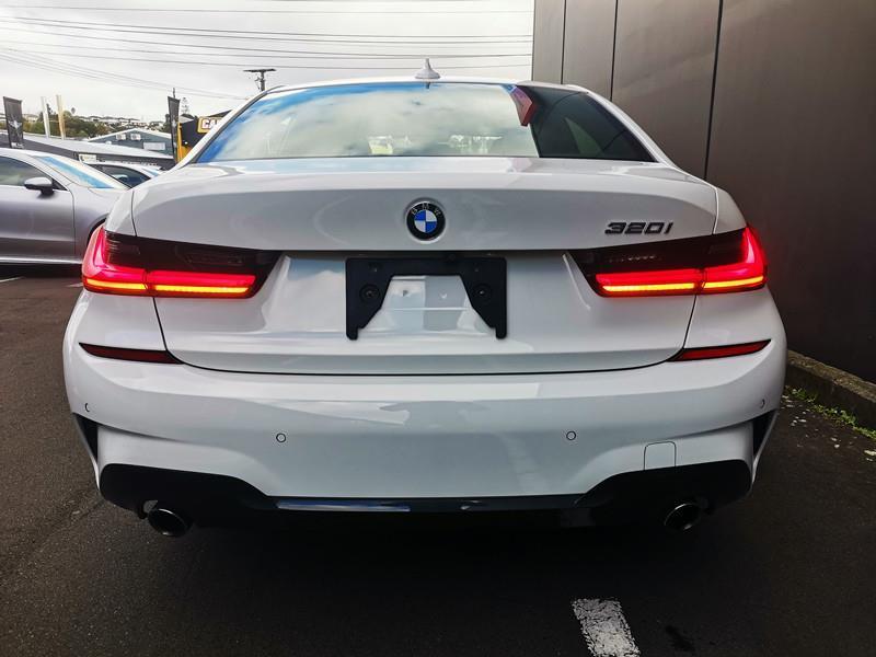 2019 BMW 320i thumbnail