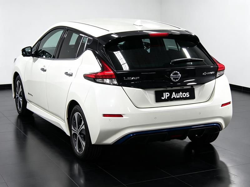 2021 Nissan Leaf thumbnail