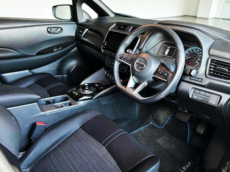 2021 Nissan Leaf thumbnail