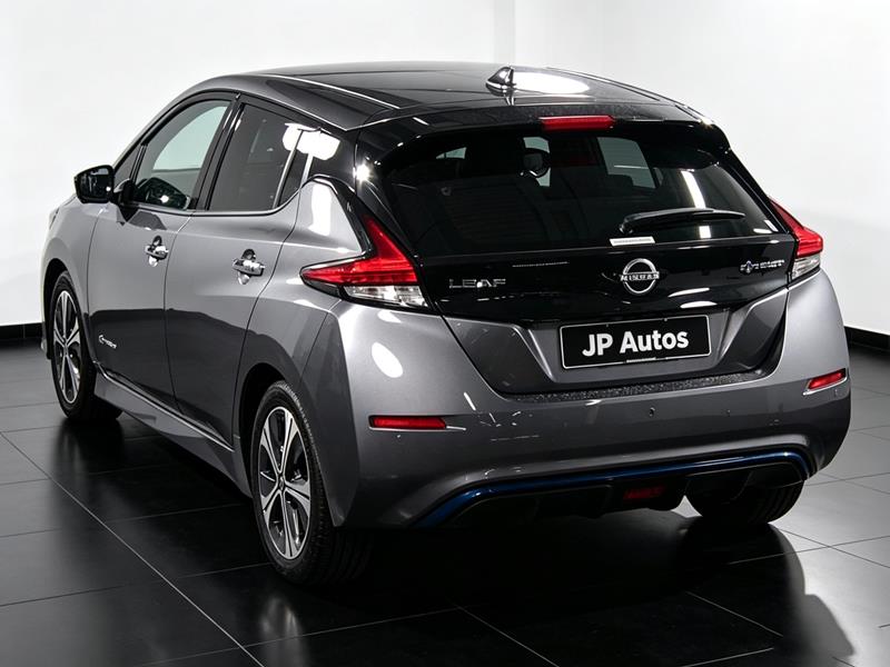 2021 Nissan Leaf thumbnail