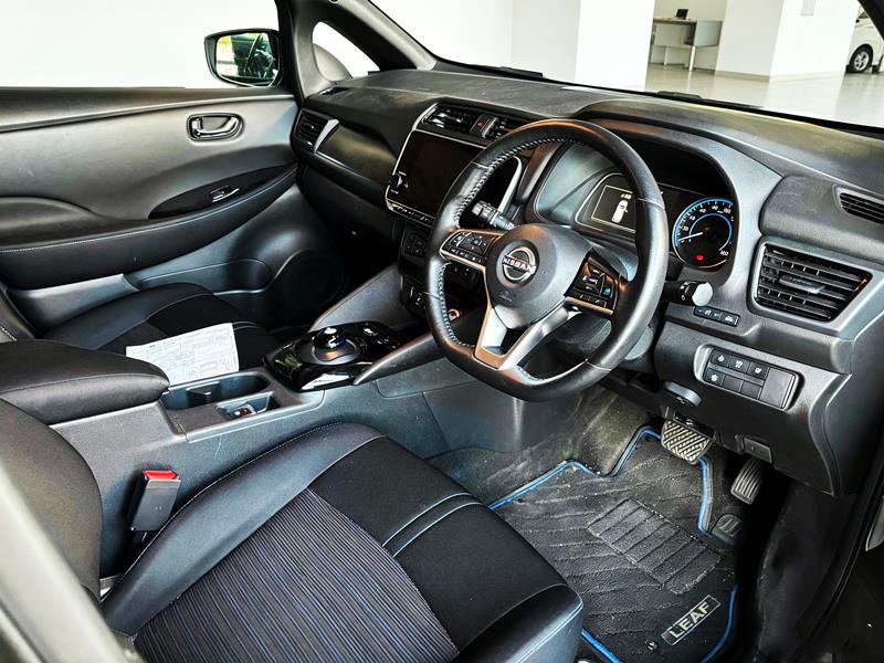 2021 Nissan Leaf thumbnail