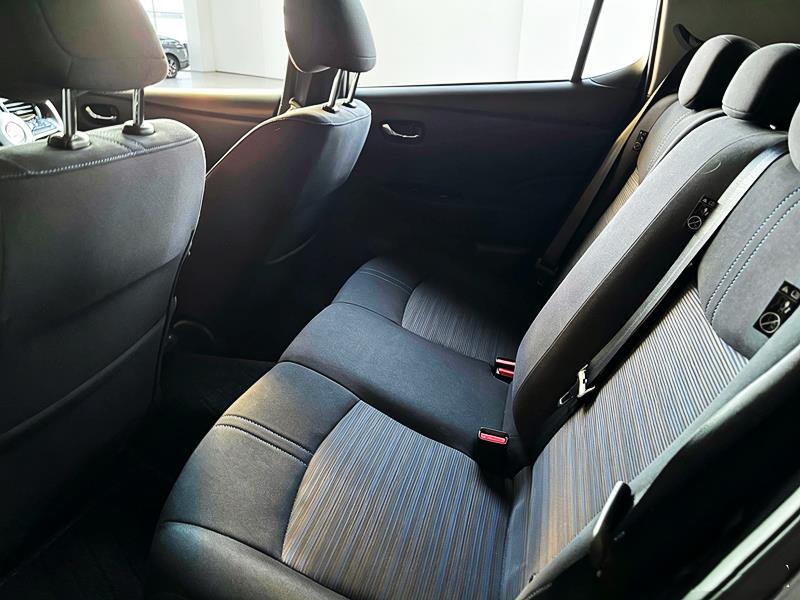 2021 Nissan Leaf thumbnail