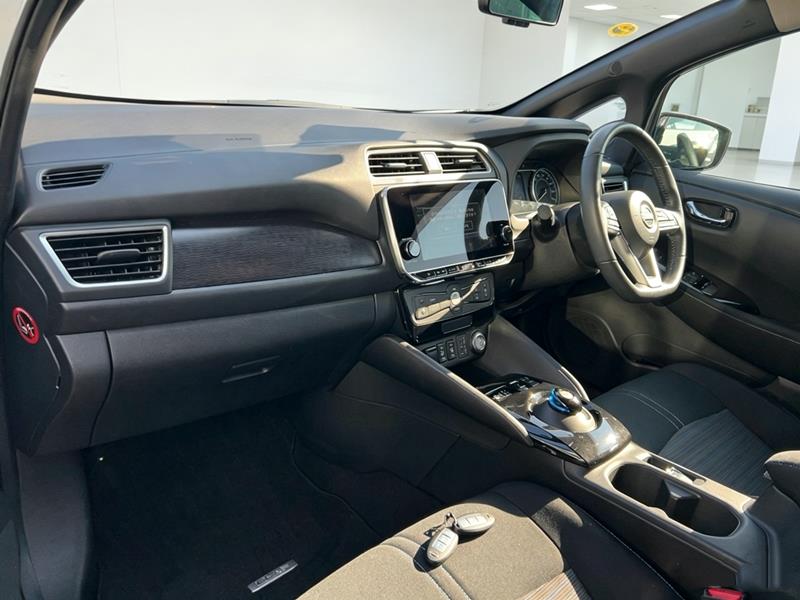 2022 Nissan Leaf thumbnail