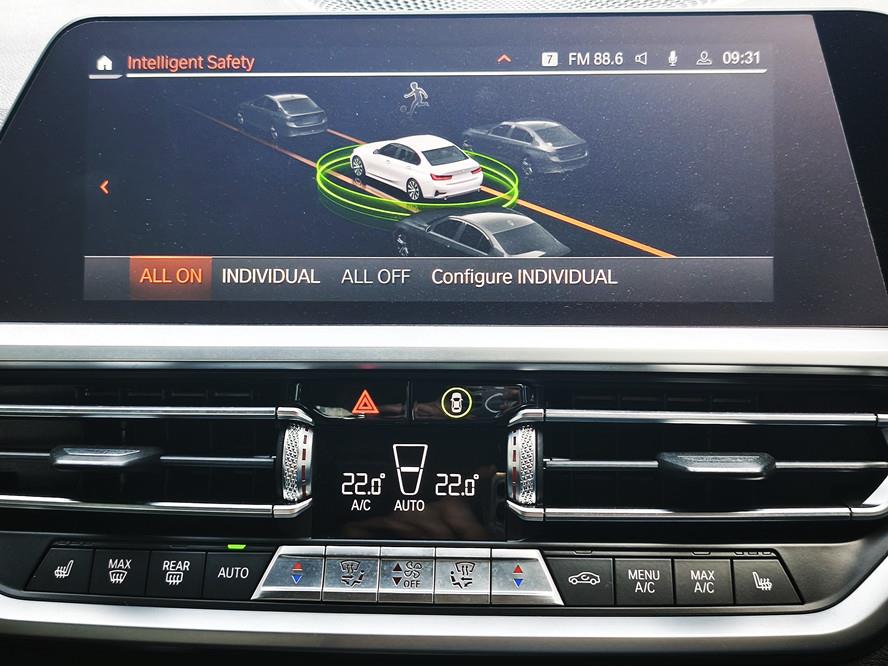 2020 BMW 320i thumbnail
