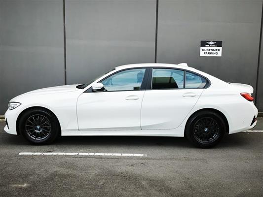 2020 BMW 320i thumbnail