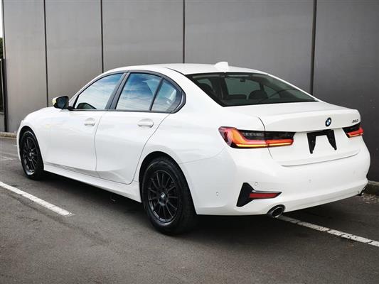 2020 BMW 320i thumbnail