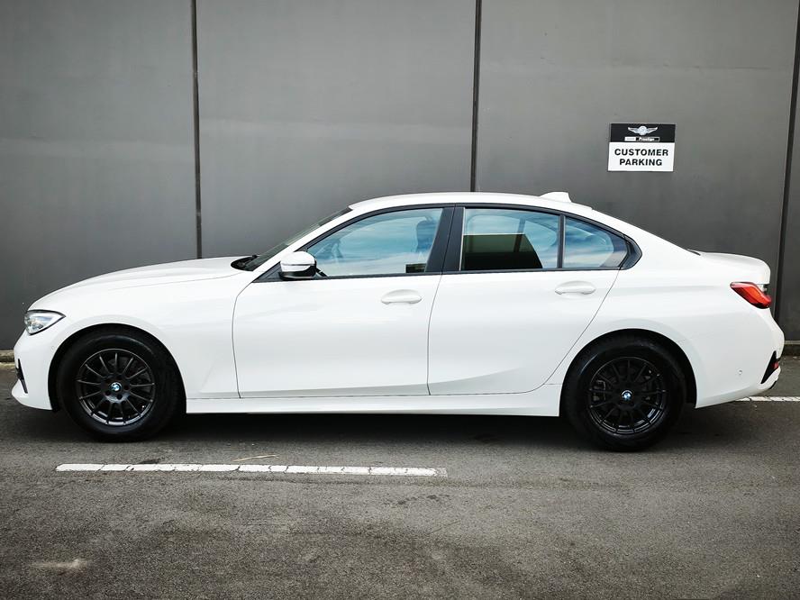 2020 BMW 320i thumbnail