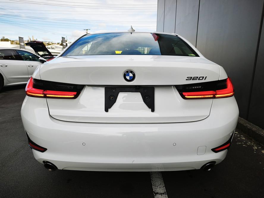 2020 BMW 320i thumbnail