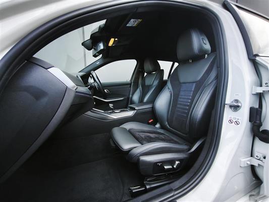 2021 BMW 320i thumbnail