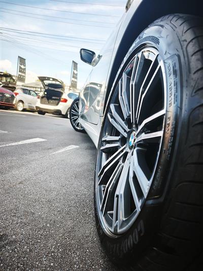 2021 BMW 320i thumbnail