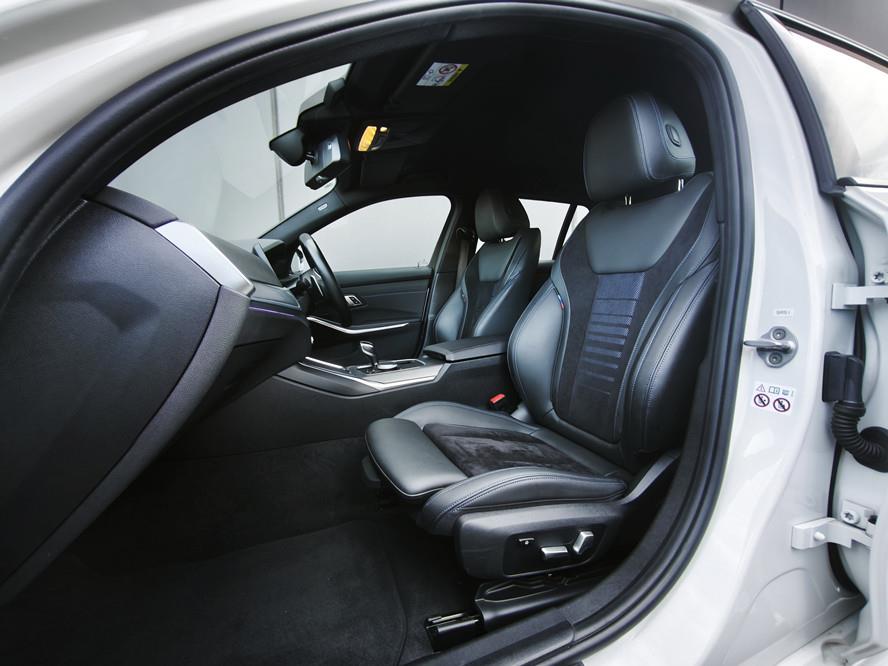 2021 BMW 320i thumbnail