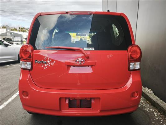 2016 Toyota Porte thumbnail