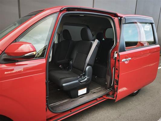 2016 Toyota Porte thumbnail