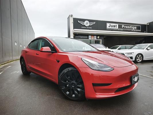 2022 Tesla Model thumbnail