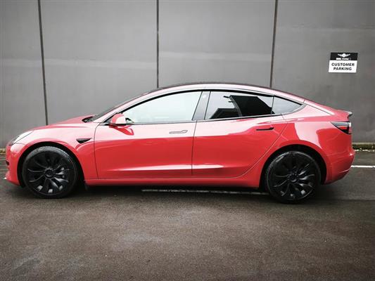 2022 Tesla Model thumbnail