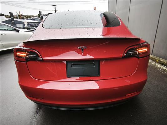 2022 Tesla Model thumbnail
