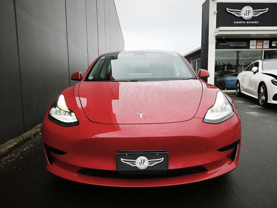2022 Tesla Model thumbnail