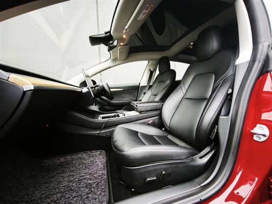 2022 Tesla Model thumbnail