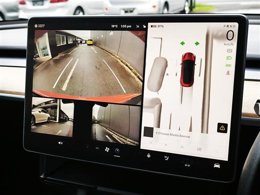 2022 Tesla Model thumbnail
