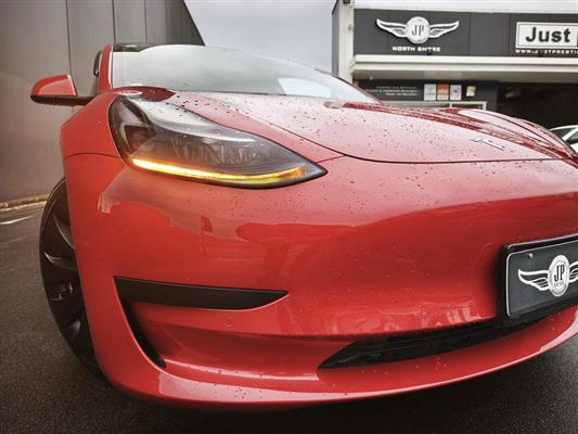 2022 Tesla Model thumbnail