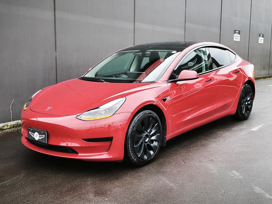 2022 Tesla Model thumbnail
