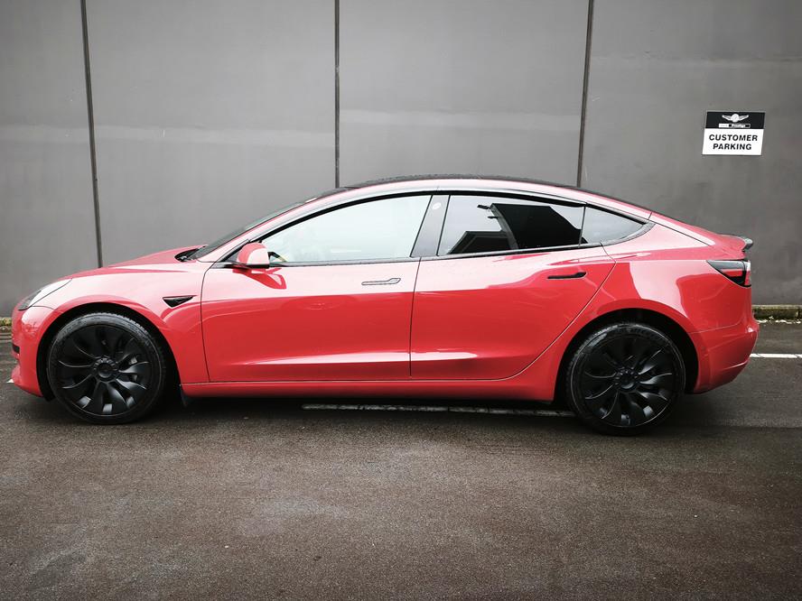 2022 Tesla Model thumbnail