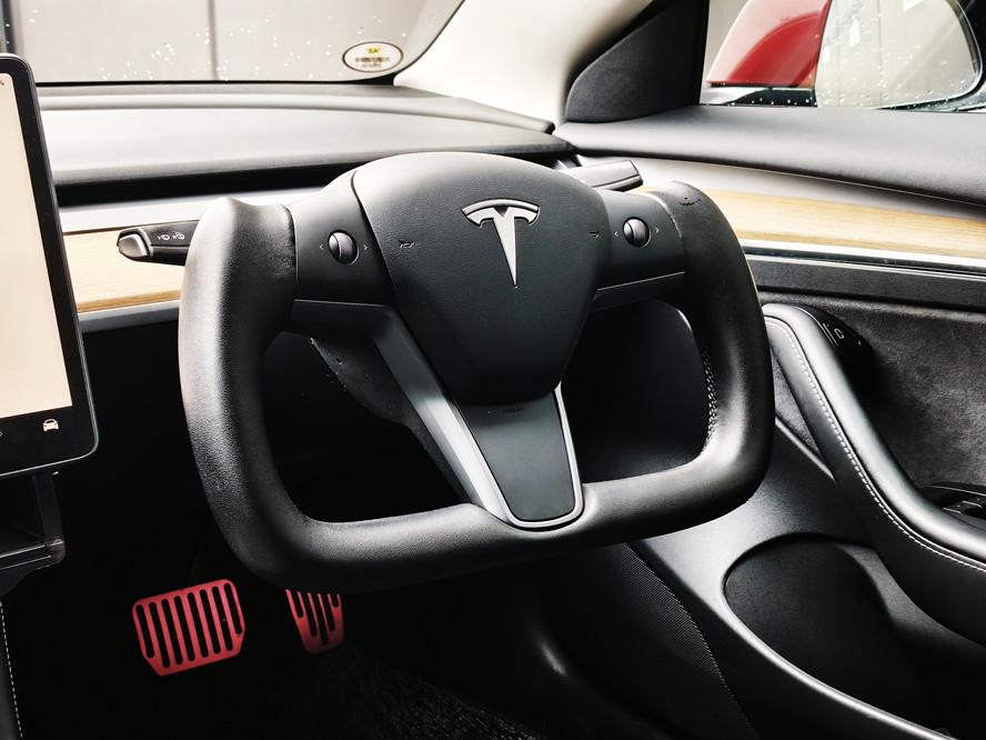 2022 Tesla Model thumbnail