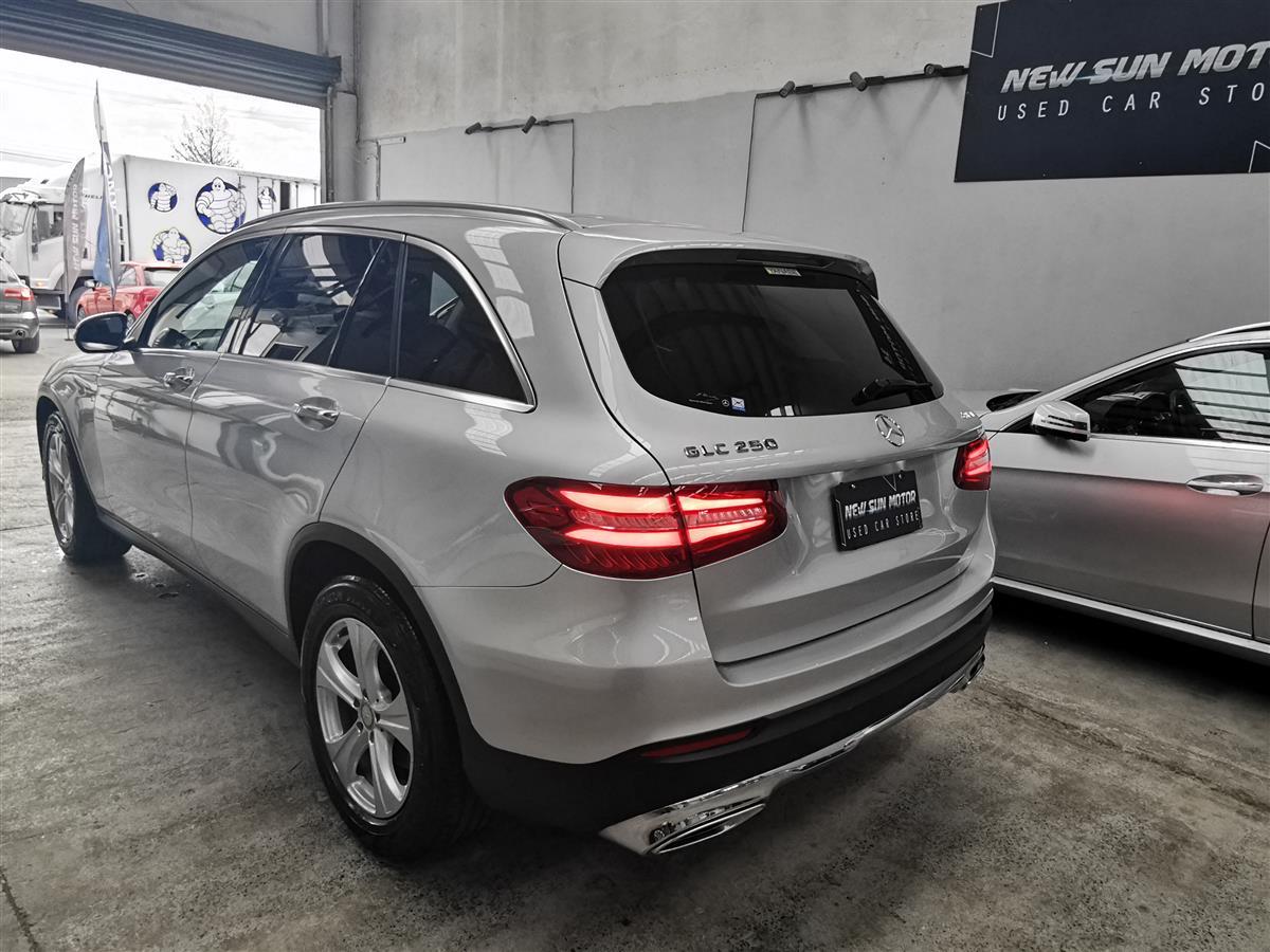 2016 Mercedes-Benz GLC thumbnail