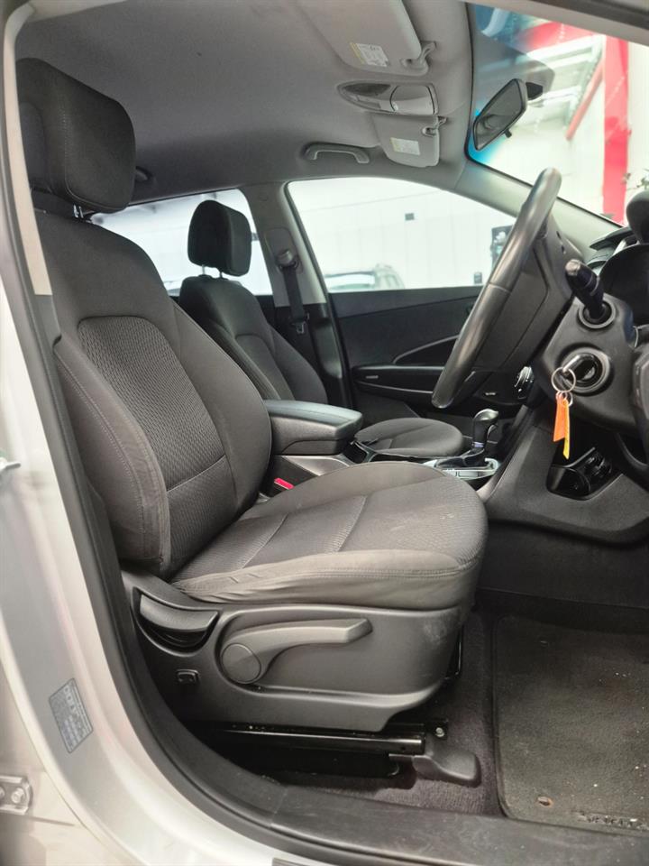 2016 Hyundai Santa thumbnail