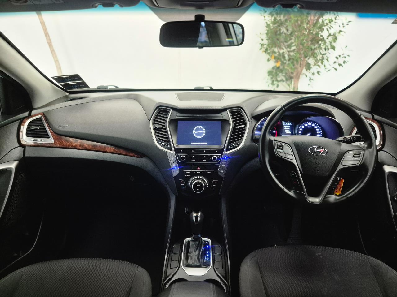 2016 Hyundai Santa thumbnail