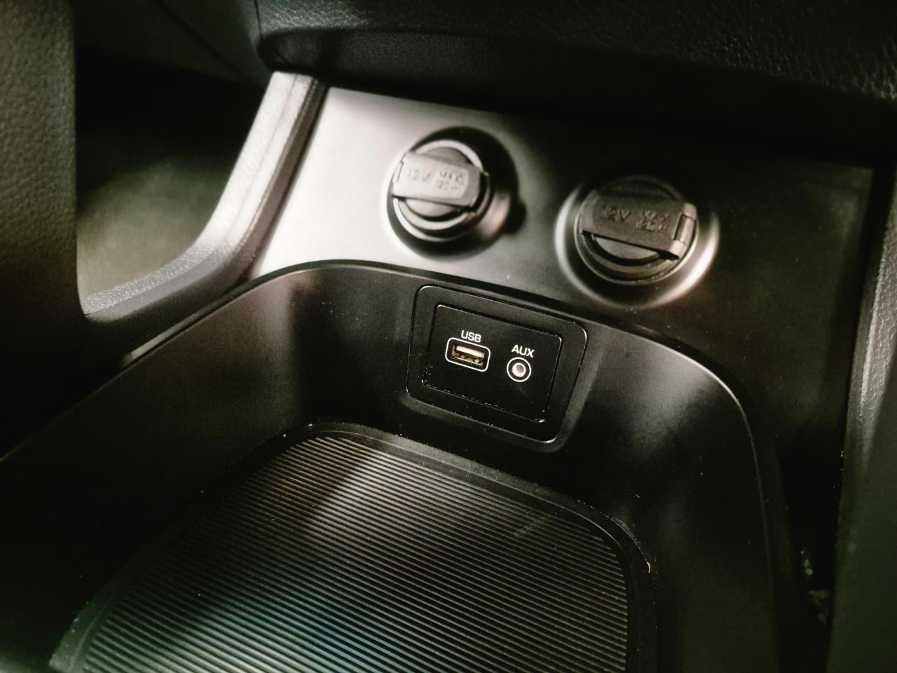 2016 Hyundai Santa thumbnail