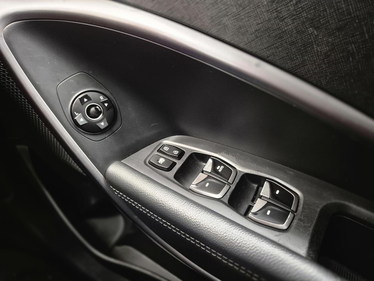 2016 Hyundai Santa thumbnail