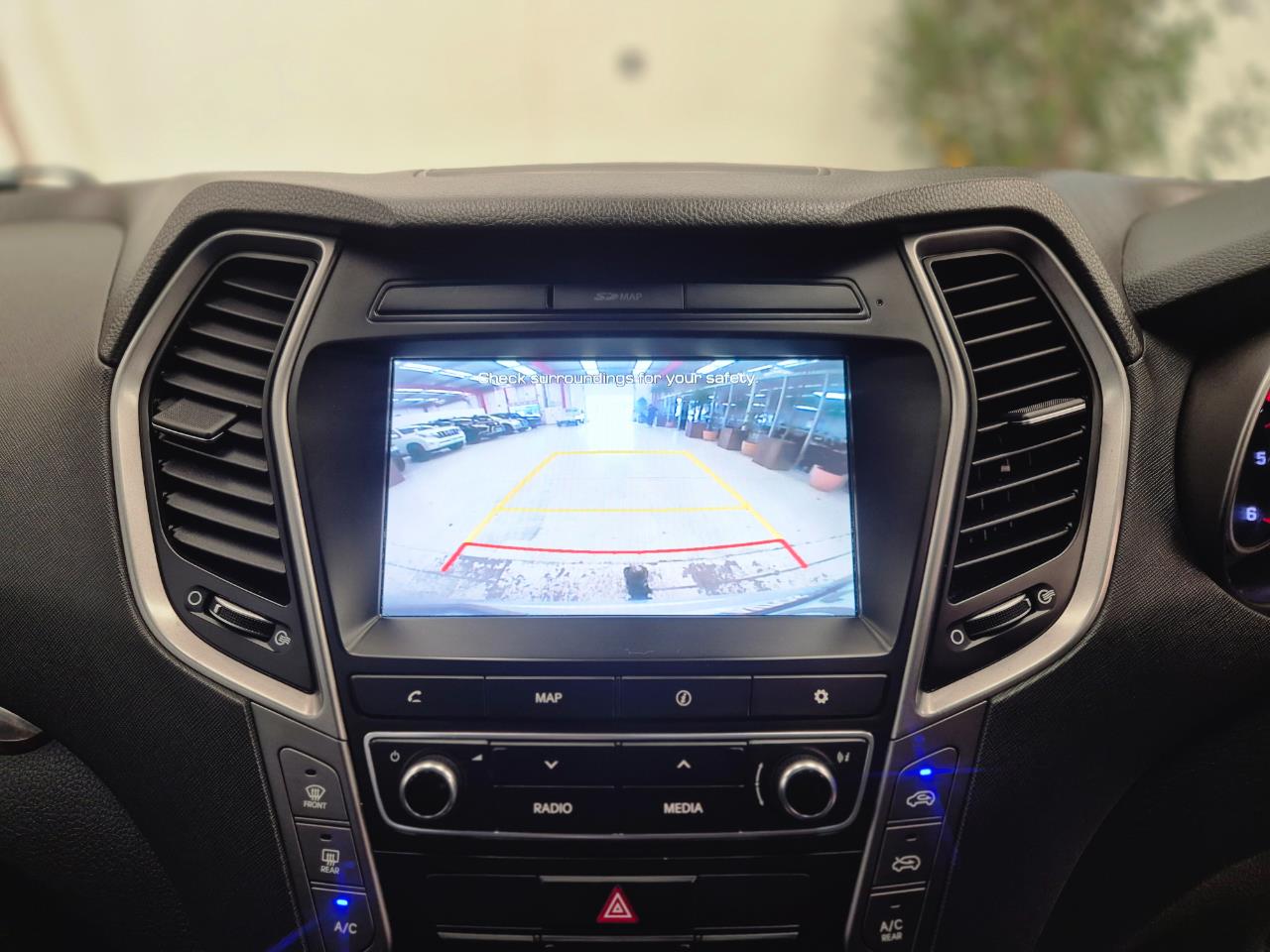 2016 Hyundai Santa thumbnail