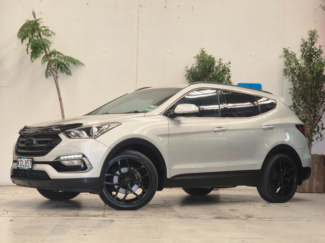 2016 Hyundai Santa thumbnail