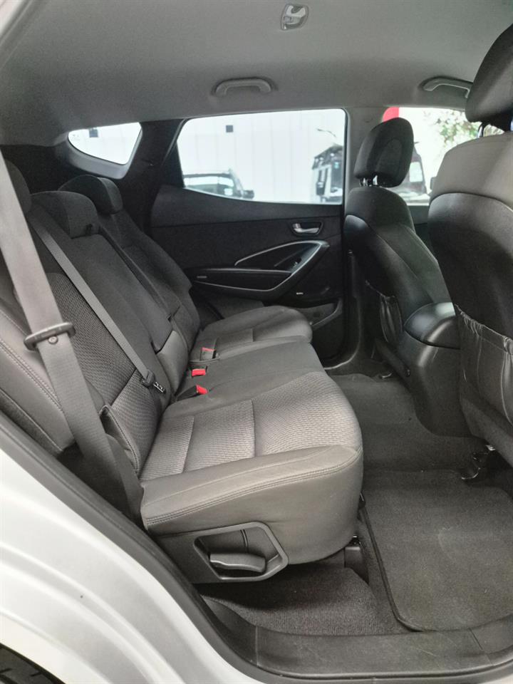 2016 Hyundai Santa thumbnail